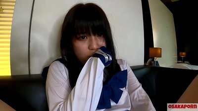 18 yaşındaki Japon kız küçük memeli fışkırtma ve parmakla sikişme ve seks oyuncağı ile orgazm. Asyalı kız okul cosplay kostümü amatör videoda oral seks veriyor. Mao 7 OSAKAPORN.