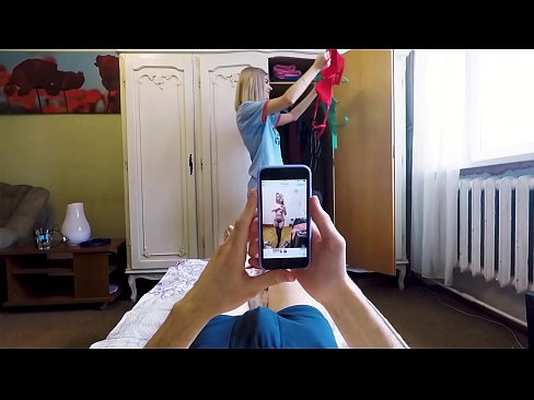 ❤️ Üvey kızkardeş, anne eve gelmeden önce kardeşi boşalmak yaptı Güzel porno bizde