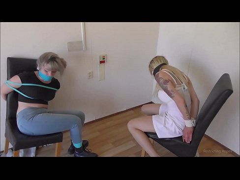❤️ Bağımlı / bağlı ve ağzı tıkalı / sıkıntı içinde küçük hanım Güzel porno bizde