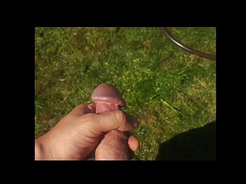 ❤️ Sıcak hottie gets ona pembe kedi becerdin ve cums ile bir fışkırtma içinde bir yaz bahçesinde Güzel porno bizde
