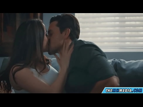 ❤️ İyi bir busty anne ile romantik seks Güzel porno bizde